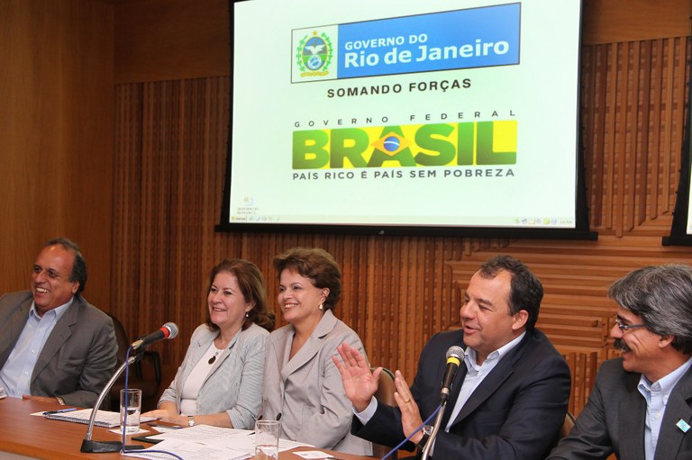 Dilma Rousseff durante cerimônia de assinatura para reconstrução da região serrana do RJ 1 Dilma Rousseff durante cerimônia de assinatura para reconstrução da região serrana do RJ 1