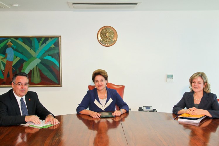 Dilma, Gleisi Hoffmann e o governador de Santa Catarina, Raimundo Colombo