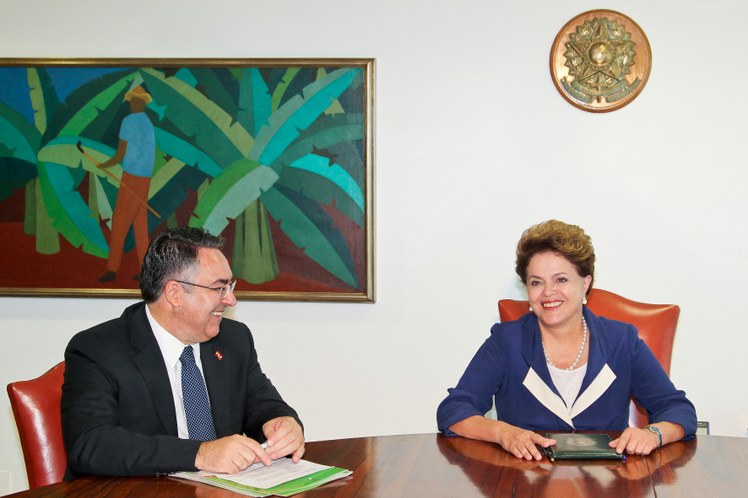 Dilma Rousseff e o governador de Santa Catarina, Raimundo Colombo, durante encontro