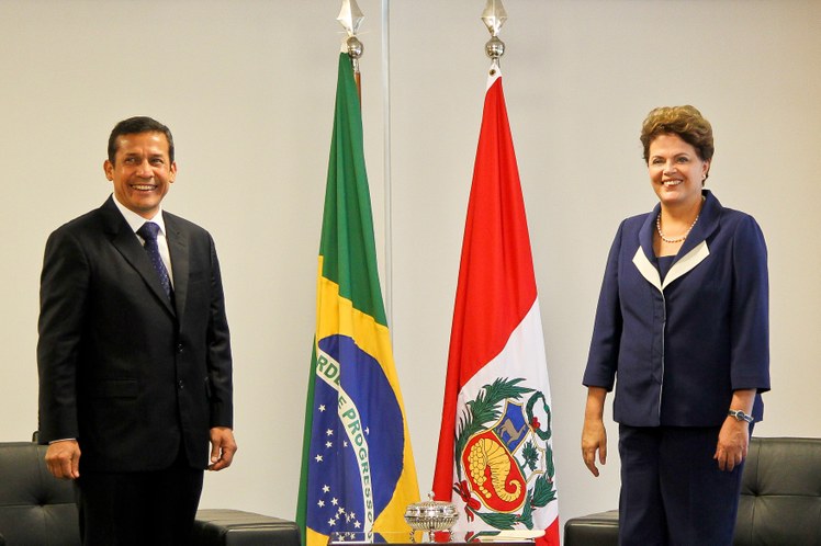 Dilma Rousseff e o presidente do Peru, Ollanta Humala, no Palácio do Planalto