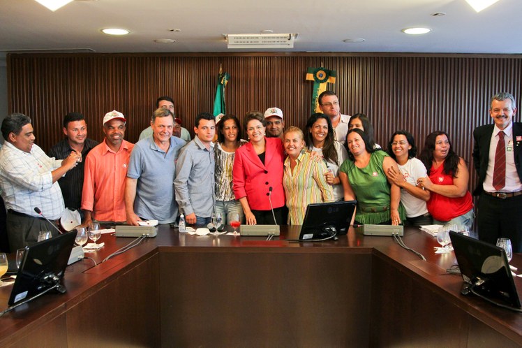 Dilma durante audiência com ministro Afonso Florence e representantes da FETRAF 1
