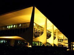 Fachada noturna do Palácio do Planalto