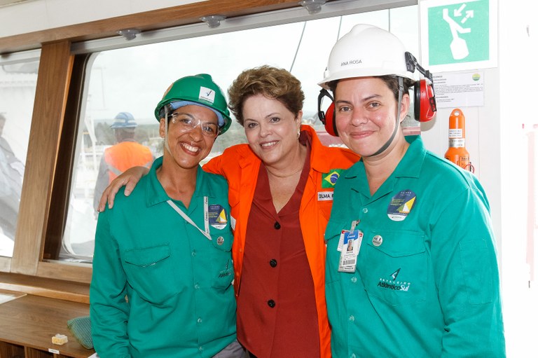 Cerimônia alusiva à viagem inaugural do navio Dragão do Mar e batismo do navio Henrique Dias no Estaleiro Atlântico Sul - 04