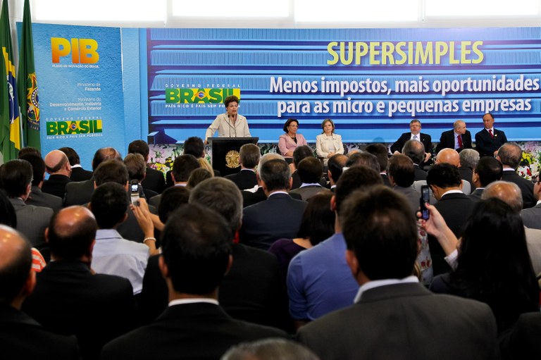 Dilma Rousseff discursa durante cerimônia
