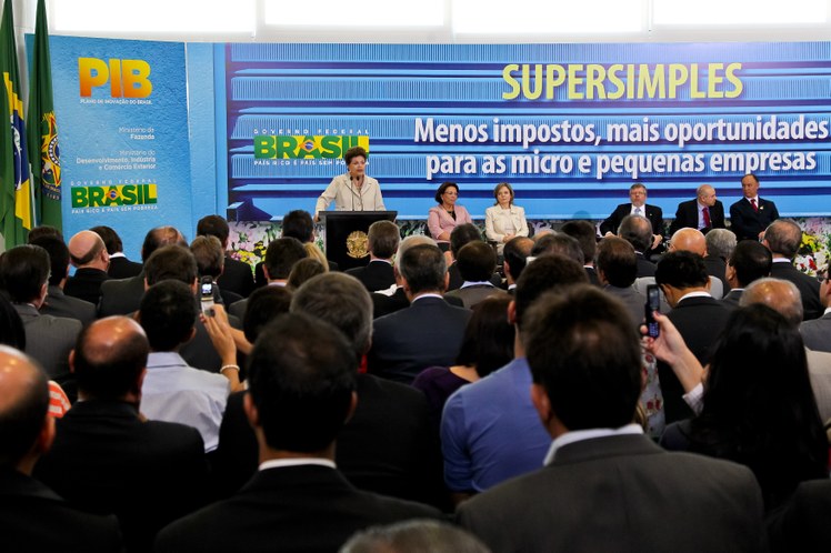 Dilma Rousseff discursa durante cerimônia