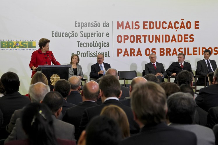 Dilma Rousseff discursa durante cerimônia