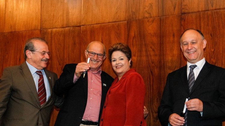Foto: Roberto Stuckert Filho/PR Cerimônia de anúncio do PAC Mobilidade e de entrega de 57 Máquinas Motoniveladoras