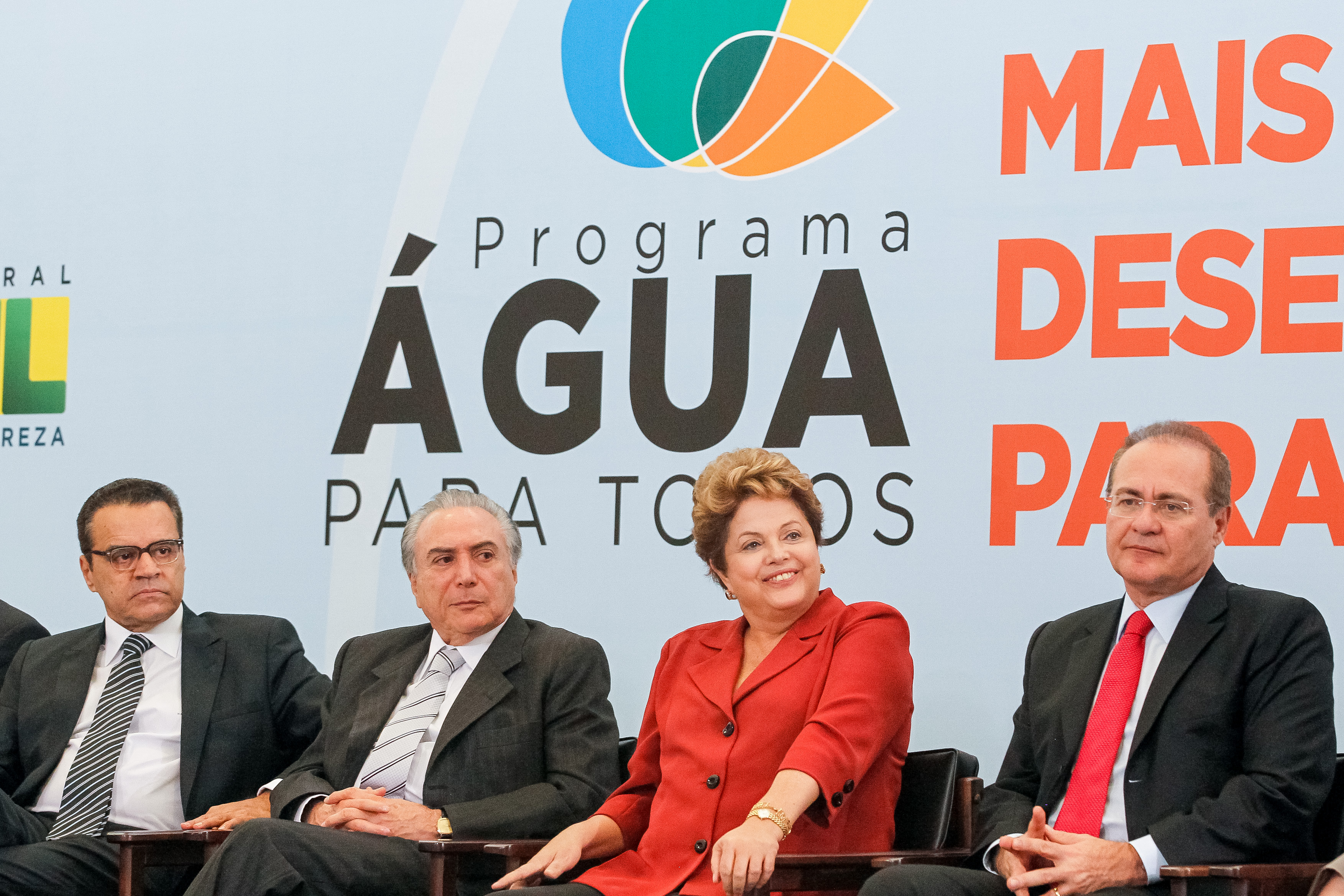 Cerimônia de assinatura de termos de compromisso do Programa Água para Todos com municípios do semiárido brasileiro - 02