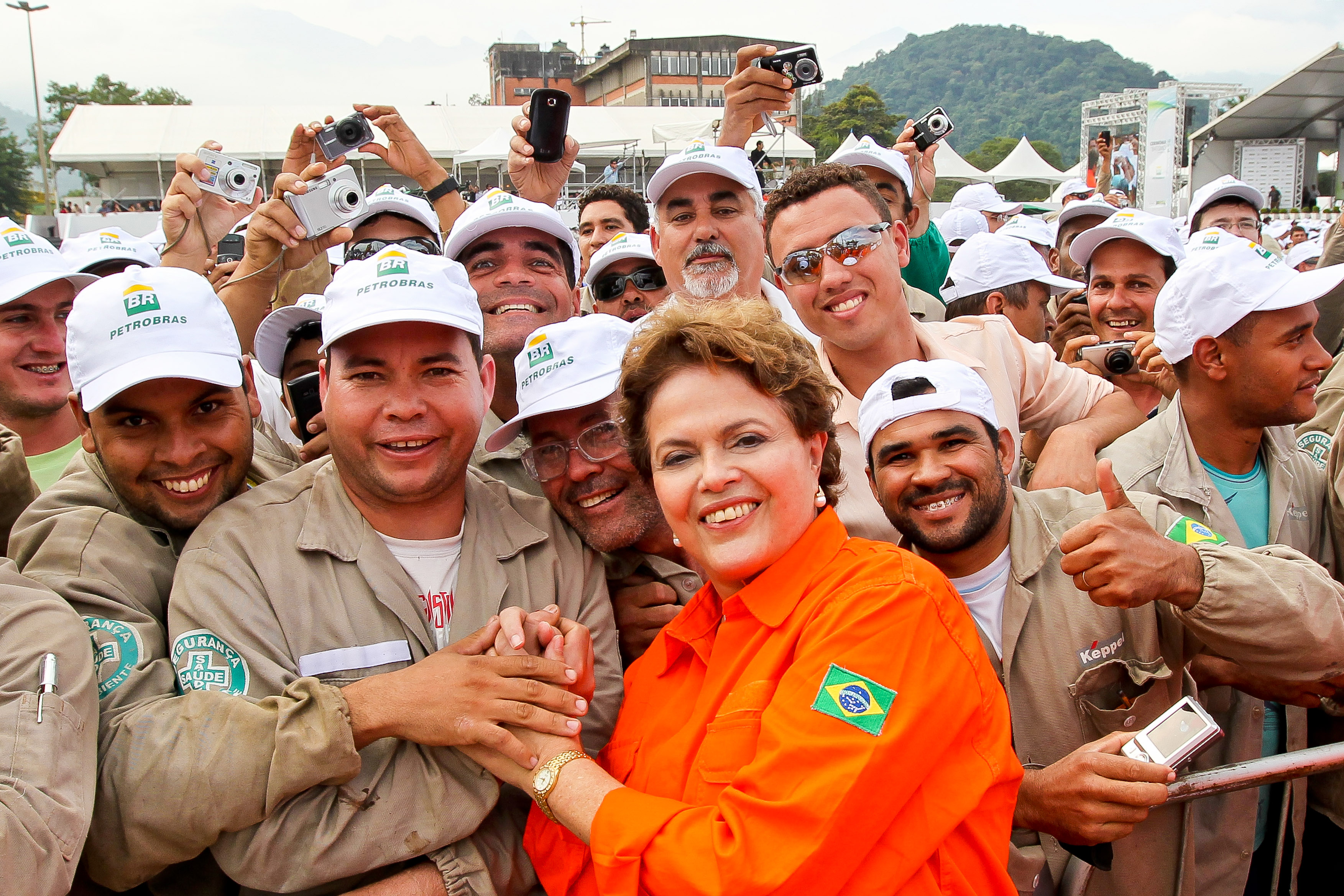 Dilma durante cerimônia de batismo  Plataforma P-56 8