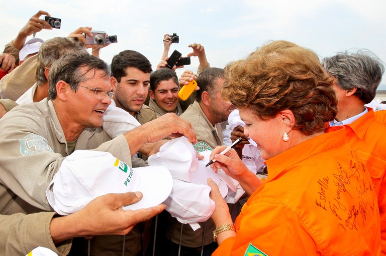 Dilma durante cerimônia de batismo  Plataforma P-56 6