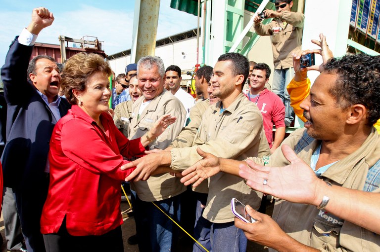 Dilma durante cerimônia de batismo  Plataforma P-56 1