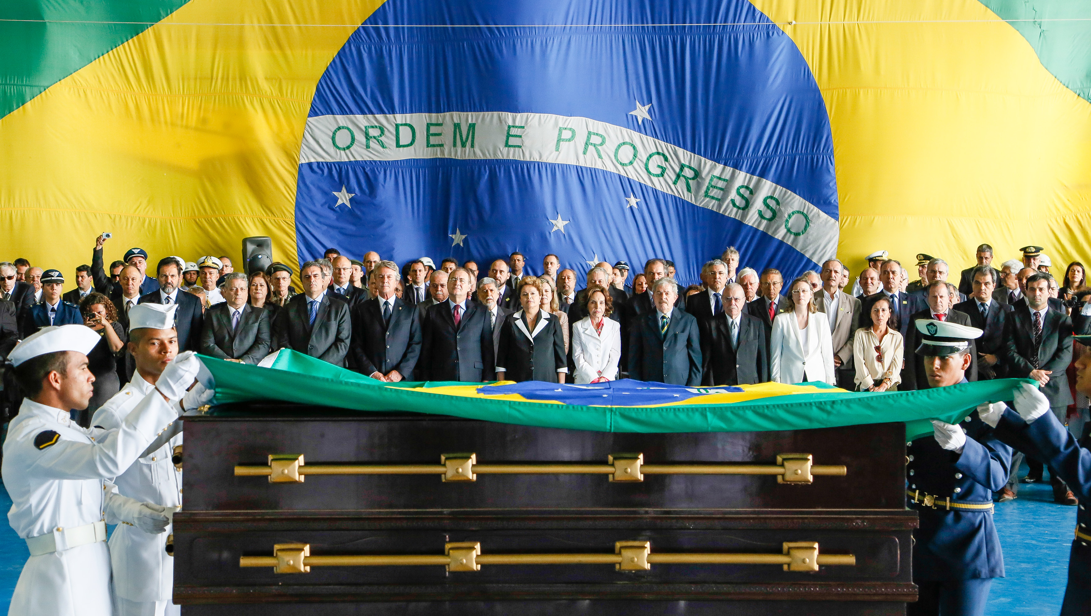 Cerimônia de chegada a Brasília dos restos mortais do Presidente João Goulart - 08