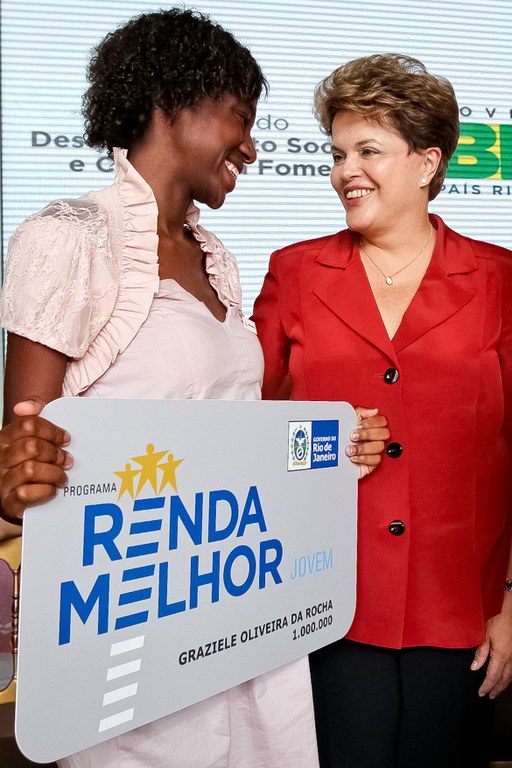 Cerimônia de comemoração de 1 milhão e meio de beneficiados pelo Plano Brasil sem Miséria - 04