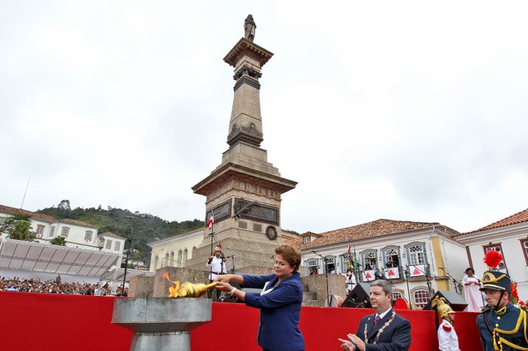 Dilma acende a Pira da Liberdade 3