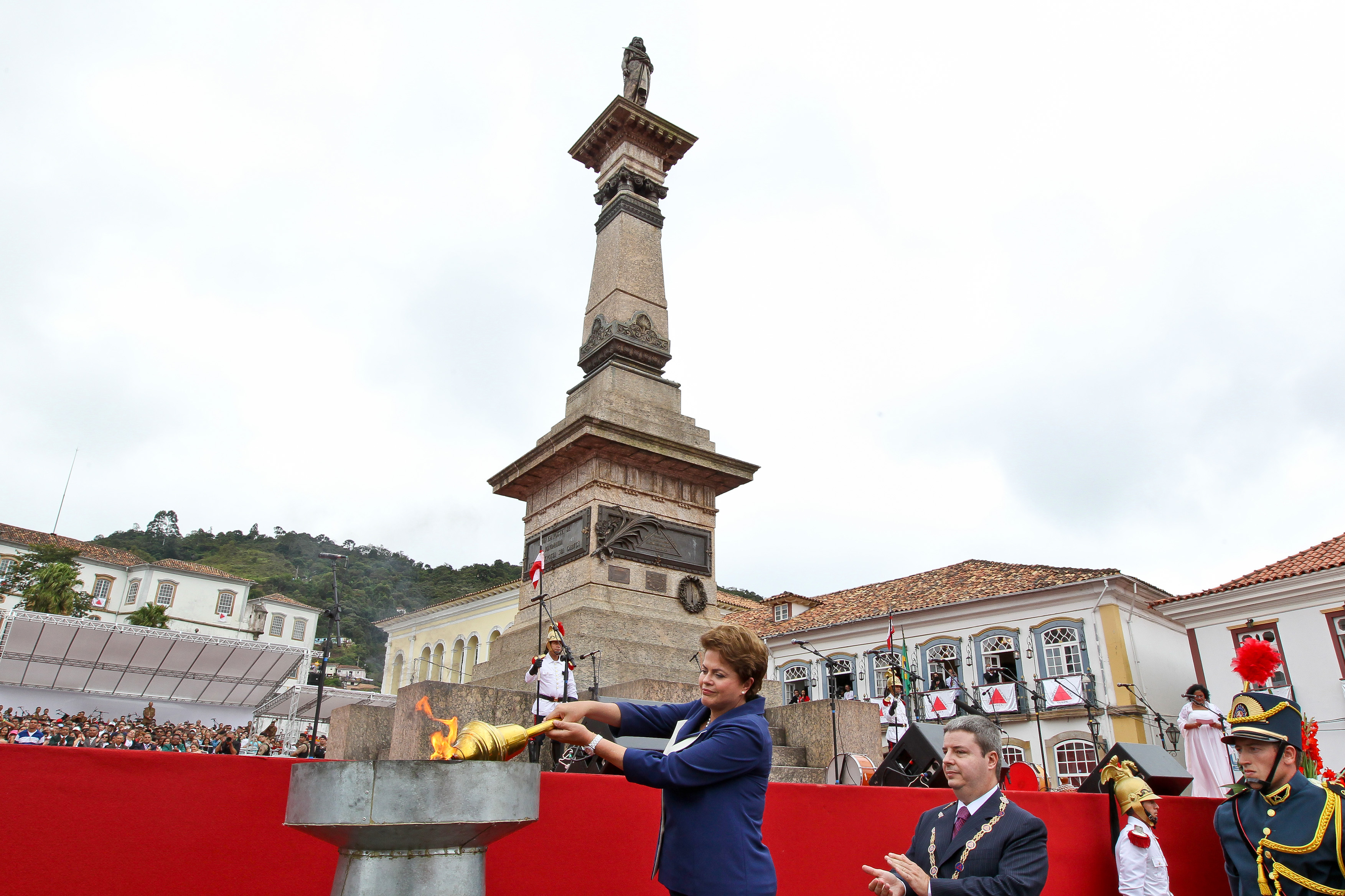 Dilma acende a Pira da Liberdade 3