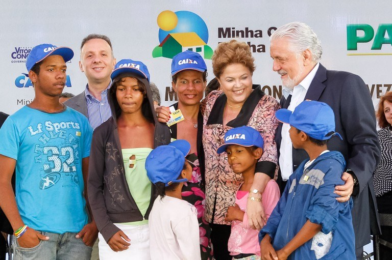 Cerimônia de entrega de 1.740 unidades habitacionais dos Residenciais Acácia, Ipê, Pau Brasil e Jequibitá Cerimônia de entrega de 1.740 unidades habitacionais dos Residenciais Acácia, Ipê, Pau Brasil e Jequibitá