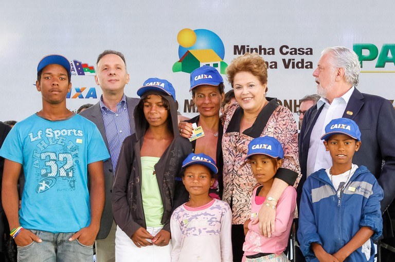 Cerimônia de entrega de 1.740 unidades habitacionais dos Residenciais Acácia, Ipê, Pau Brasil e Jequibitá Cerimônia de entrega de 1.740 unidades habitacionais dos Residenciais Acácia, Ipê, Pau Brasil e Jequibitá