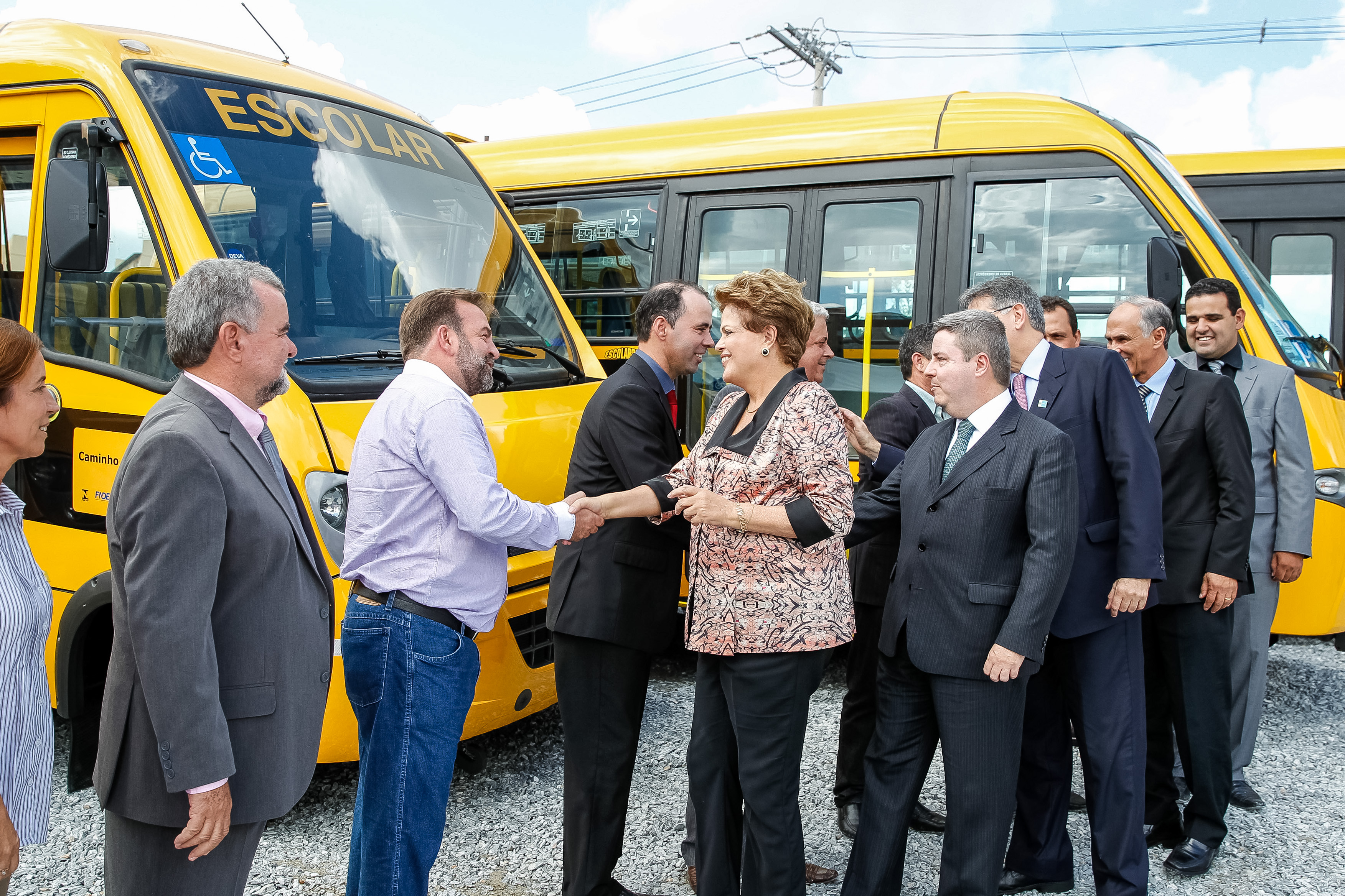Cerimônia de entrega entrega de ônibus escolares, no âmbito do Programa Caminho da Escola - 05