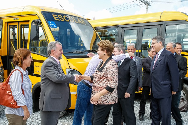 Cerimônia de entrega entrega de ônibus escolares, no âmbito do Programa Caminho da Escola - 06