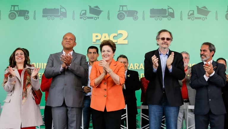 Cerimônia de entrega de 147 máquinas a 115 municípios do estado de Minas Gerais - 01