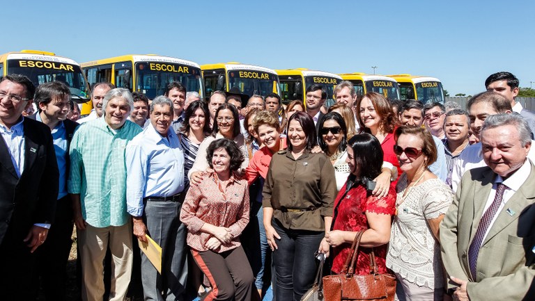 Cerimônia de entrega de 300 ônibus escolares a 78 municípios do Mato Grosso do Sul, no âmbito do Programa "Caminho da Escola" - 07