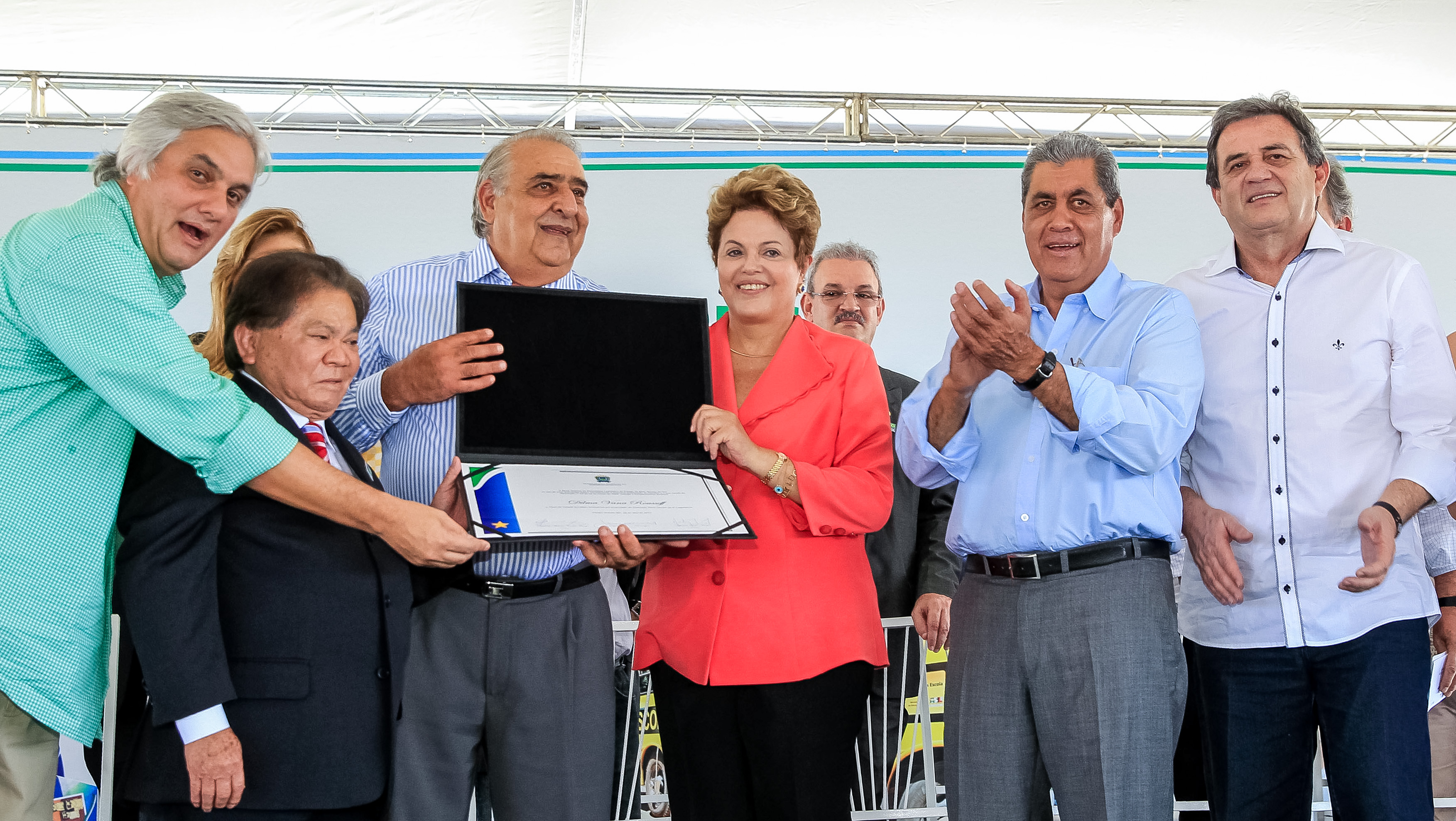 Cerimônia de entrega de 300 ônibus escolares a 78 municípios do Mato Grosso do Sul, no âmbito do Programa "Caminho da Escola" - 09
