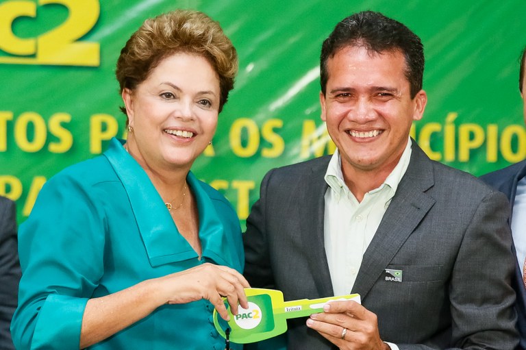 Cerimônia de entrega de 32 máquinas a municípios do estado do Pará - 02