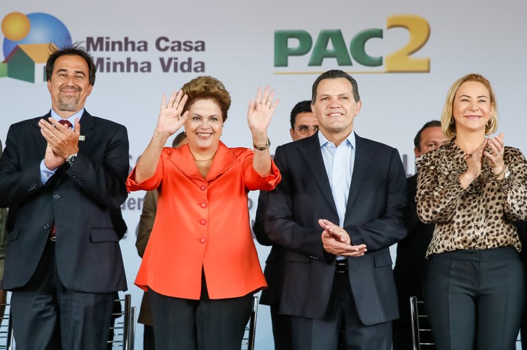 Cerimônia de entrega de 638 unidades habitacionais do Residencial Altos do Parque II, do programa Minha Casa Minha Vida - 03