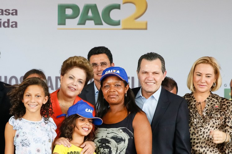 Cerimônia de entrega de 638 unidades habitacionais do Residencial Altos do Parque II, do programa Minha Casa Minha Vida - 04