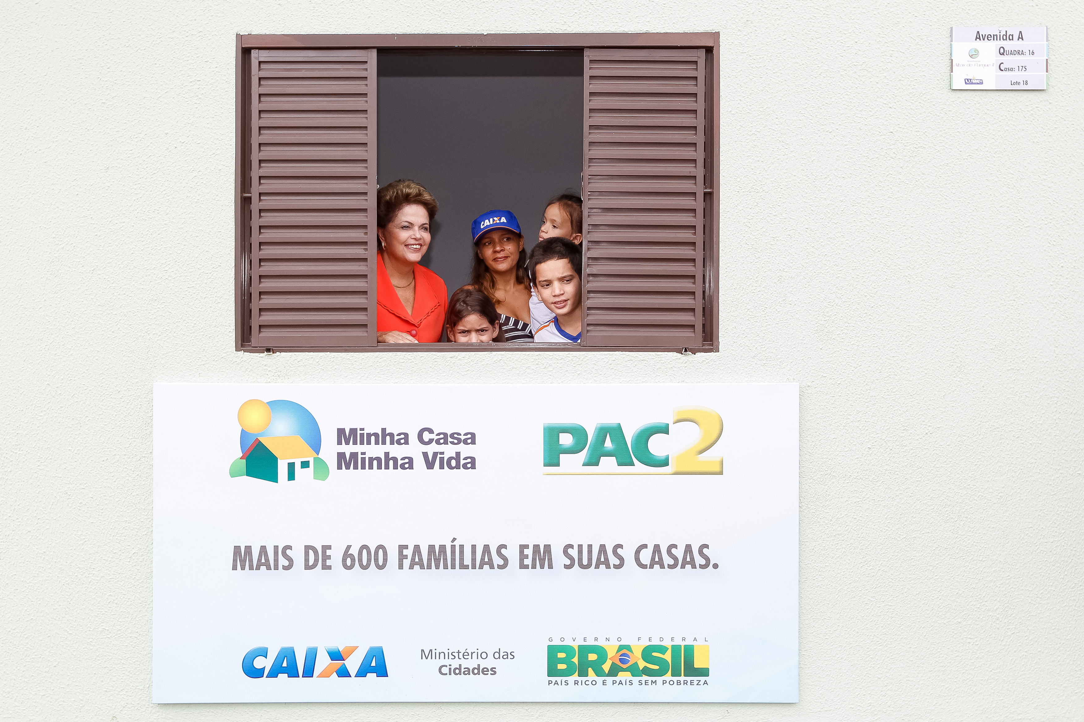 Cerimônia de entrega de 638 unidades habitacionais do Residencial Altos do Parque II, do programa Minha Casa Minha Vida - 02
