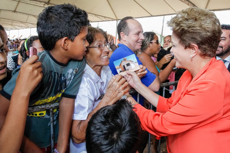 cerimônia de entrega de 638 unidades habitacionais do Residencial Altos do Parque II, do programa Minha Casa Minha Vida - 07