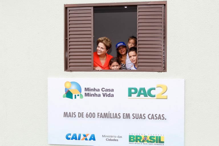Cerimônia de entrega de 638 unidades habitacionais do Residencial Altos do Parque II, do programa Minha Casa Minha Vida - 01