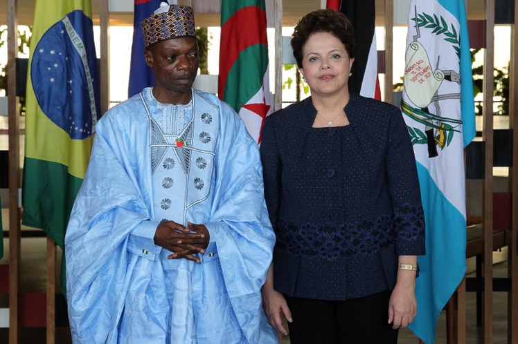 Dilma Rousseff e o embaixador da Nigéria, Vicent Amerib-Okun Okoedion