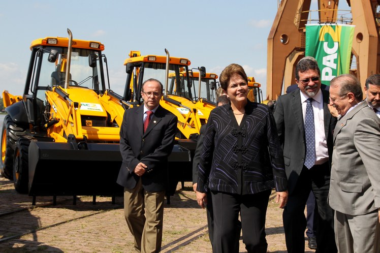 Cerimônia de entrega de equipamentos para estradas vicinais (PAC 2) e de lançamento da Rede Brasil Rural