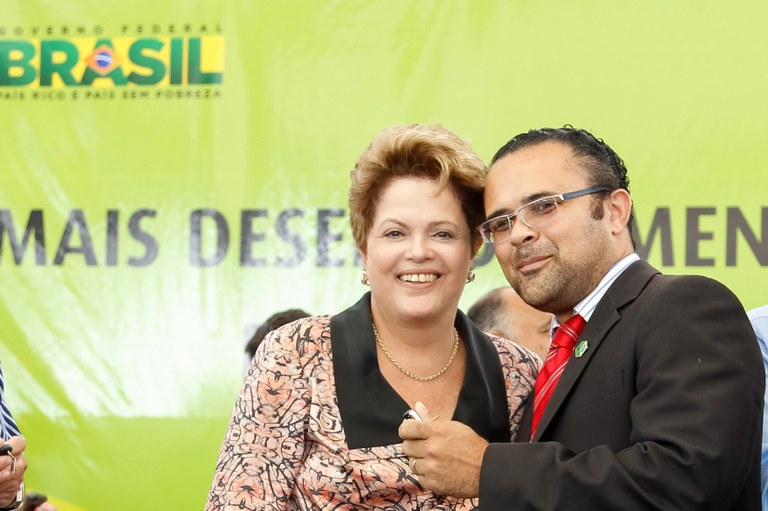 Cerimônia de entrega de máquinas a municípios de Minas Gerais - 02