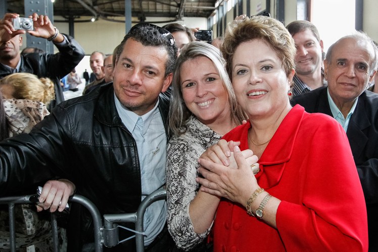 Cerimônia de entrega de retroescavadeiras, motoniveladoras e ônibus escolares a prefeitos do Rio Grande do Sul - 06