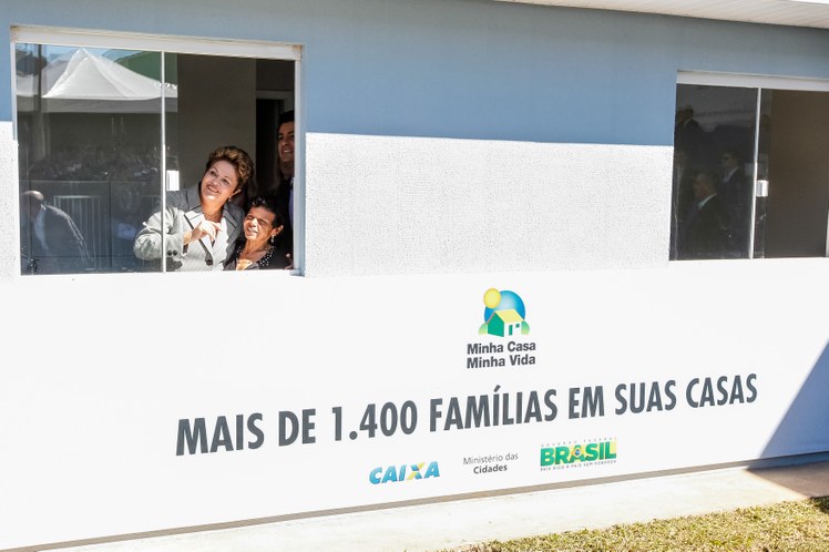 Cerimônia de entrega de Unidades Habitacionais e  Retroescavadeiras - Ponta Grossa - PR - 01
