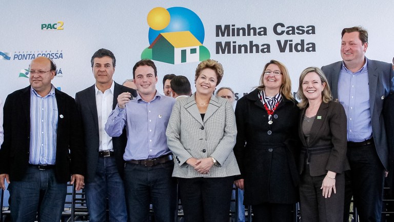 Cerimônia de entrega de Unidades Habitacionais e  Retroescavadeiras - Ponta Grossa - PR - 03