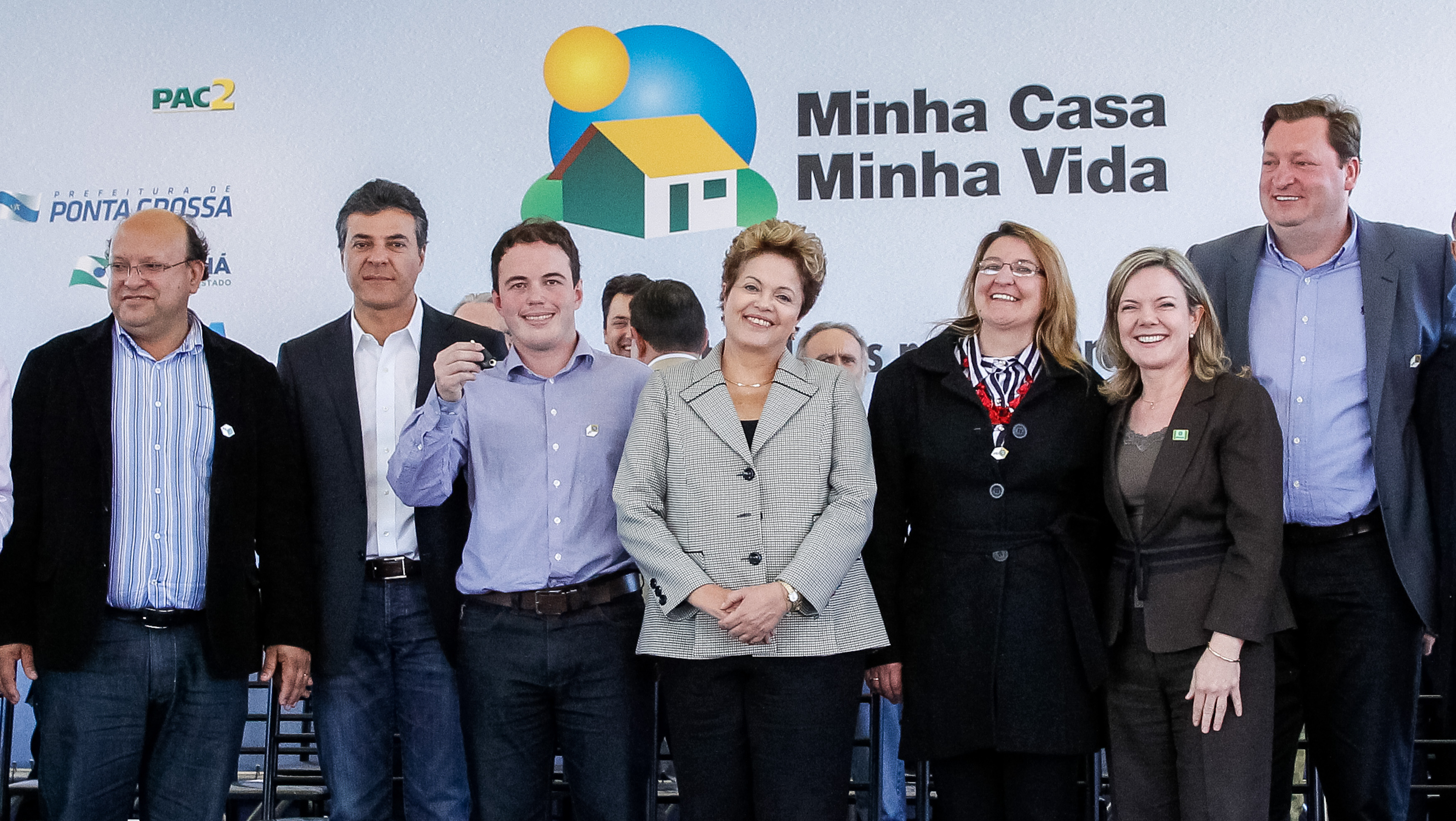 Cerimônia de entrega de Unidades Habitacionais e  Retroescavadeiras - Ponta Grossa - PR - 03