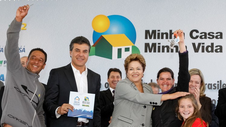 Cerimônia de entrega de Unidades Habitacionais e  Retroescavadeiras - Ponta Grossa - PR - 04