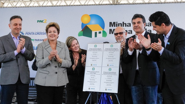 Cerimônia de entrega de Unidades Habitacionais e  Retroescavadeiras - Ponta Grossa - PR - 06