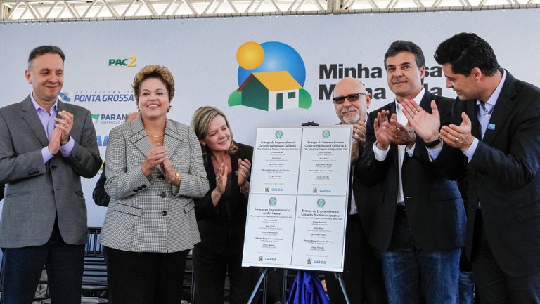 Cerimônia de entrega de Unidades Habitacionais e  Retroescavadeiras - Ponta Grossa - PR - 06