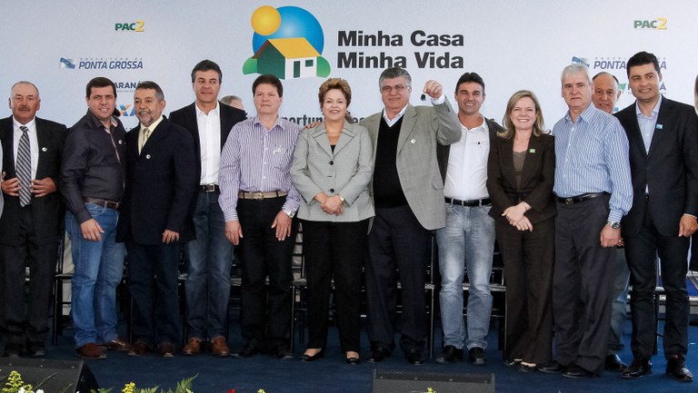 Cerimônia de entrega de Unidades Habitacionais e  Retroescavadeiras - Ponta Grossa - PR - 07