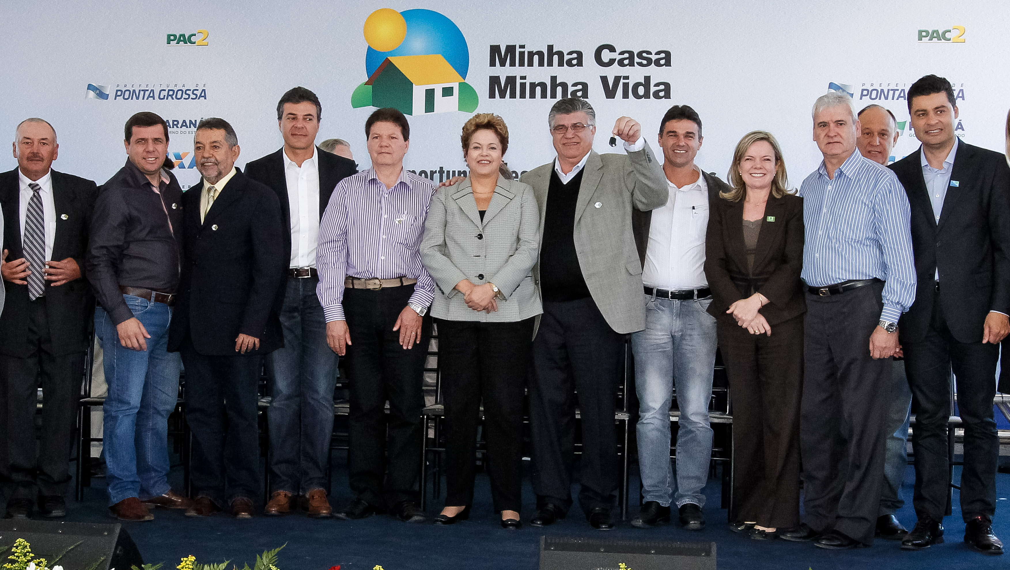 Cerimônia de entrega de Unidades Habitacionais e  Retroescavadeiras - Ponta Grossa - PR - 07