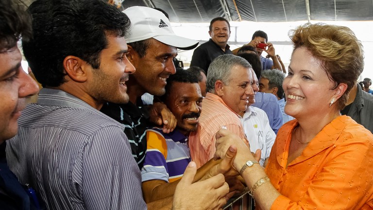 Cerimônia de entrega do trecho Floresta-Serra Talhada do Sistema Adutor Pajeú; ônibus escolares, do programa caminho da escola; e de 22 máquinas retroescavadeiras a municípios do estado de Pernambuco - 08