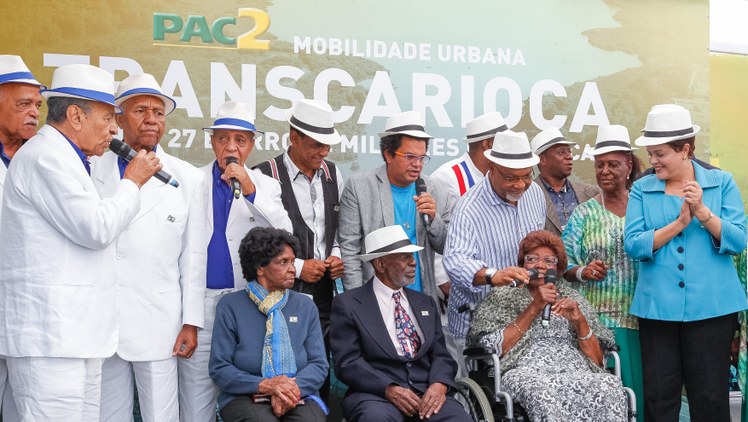 Cerimônia de inauguração do BRT Transcarioca