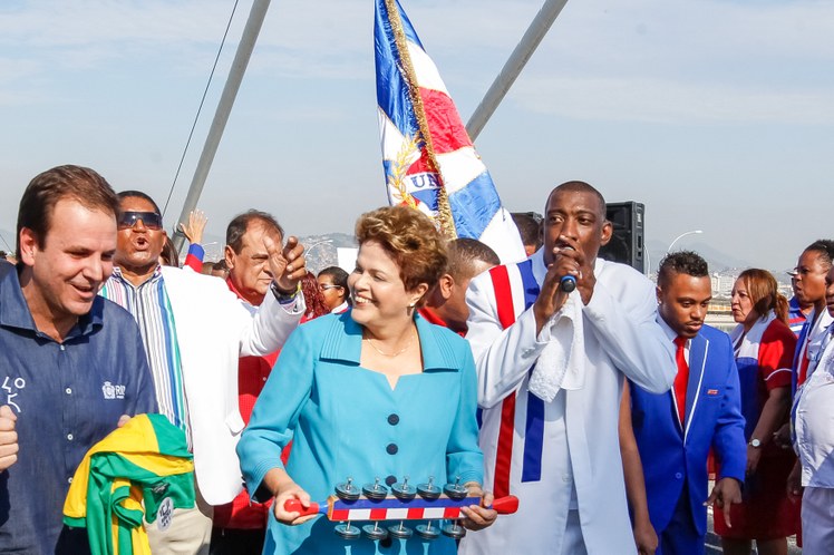 Cerimônia de inauguração do BRT Transcarioca