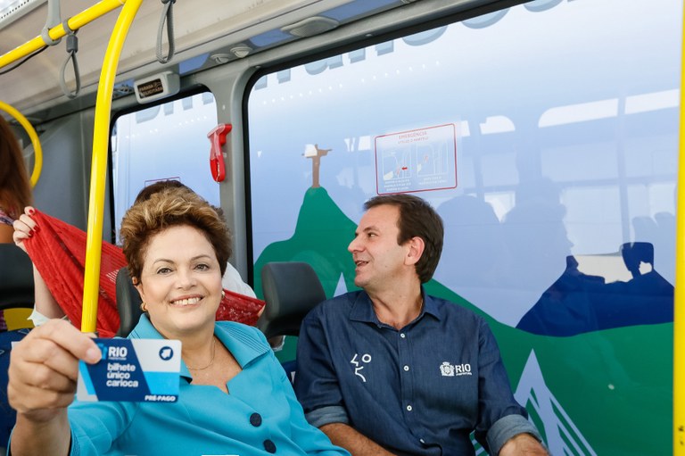 Cerimônia de inauguração do BRT Transcarioca