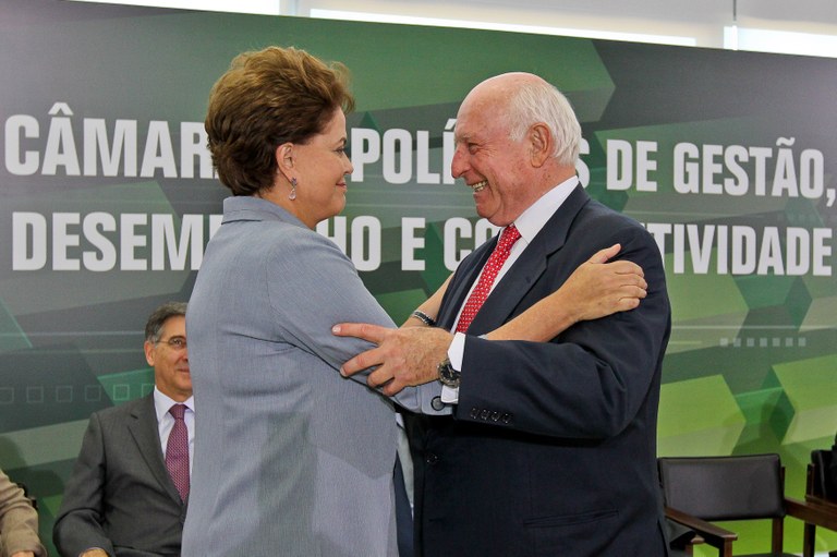 Dilma cumprimenta o empresário Jorge Gerdau 2