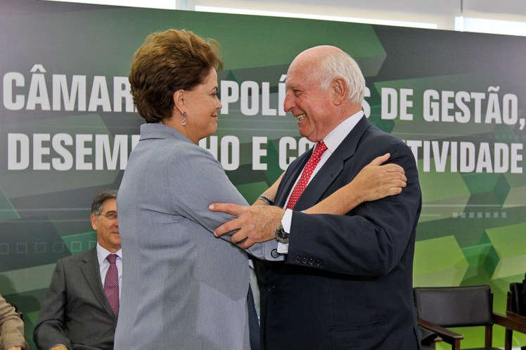 Dilma cumprimenta o empresário Jorge Gerdau 2